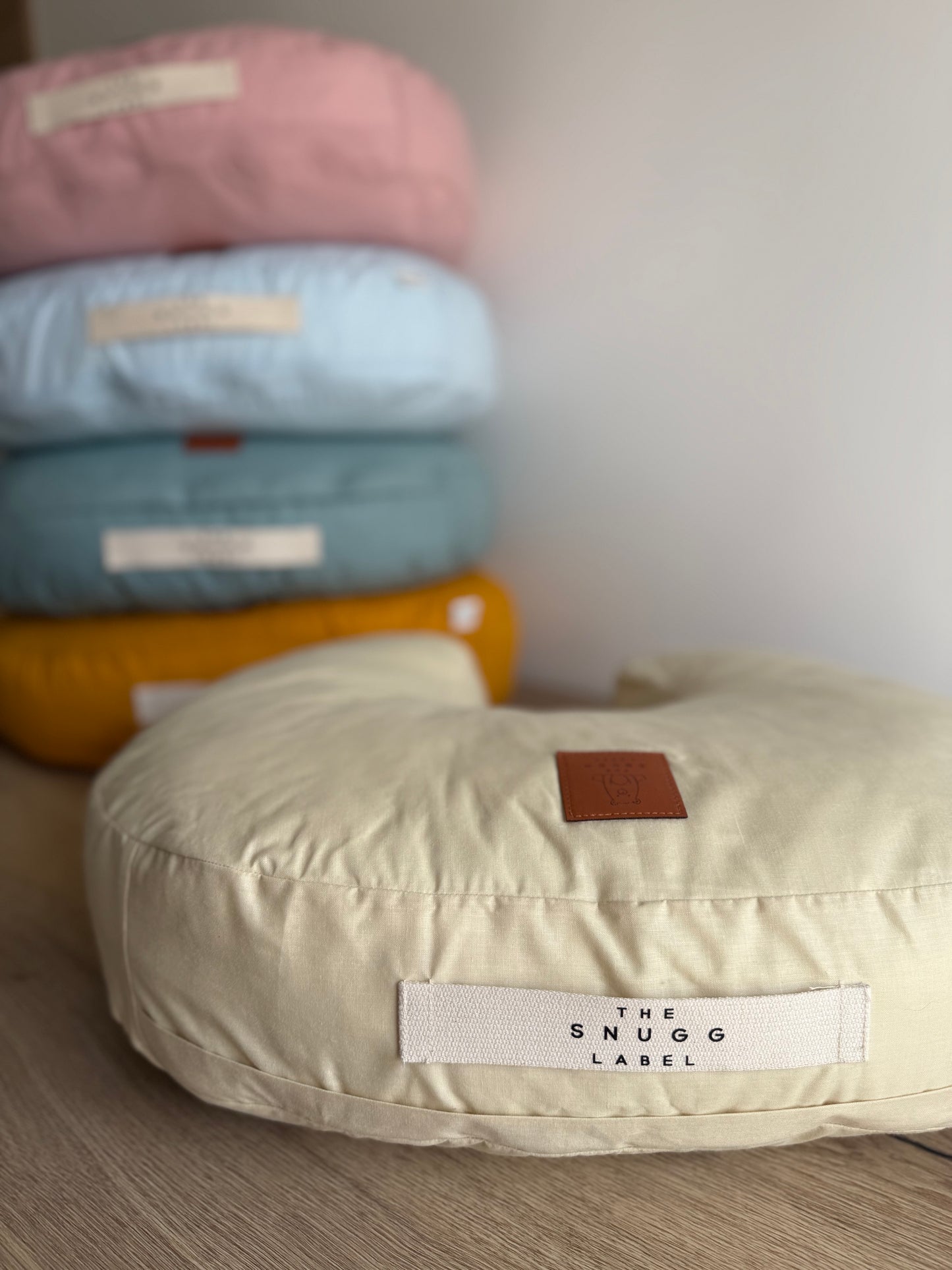 Blazina za dojenje z bež bombažno prevleko