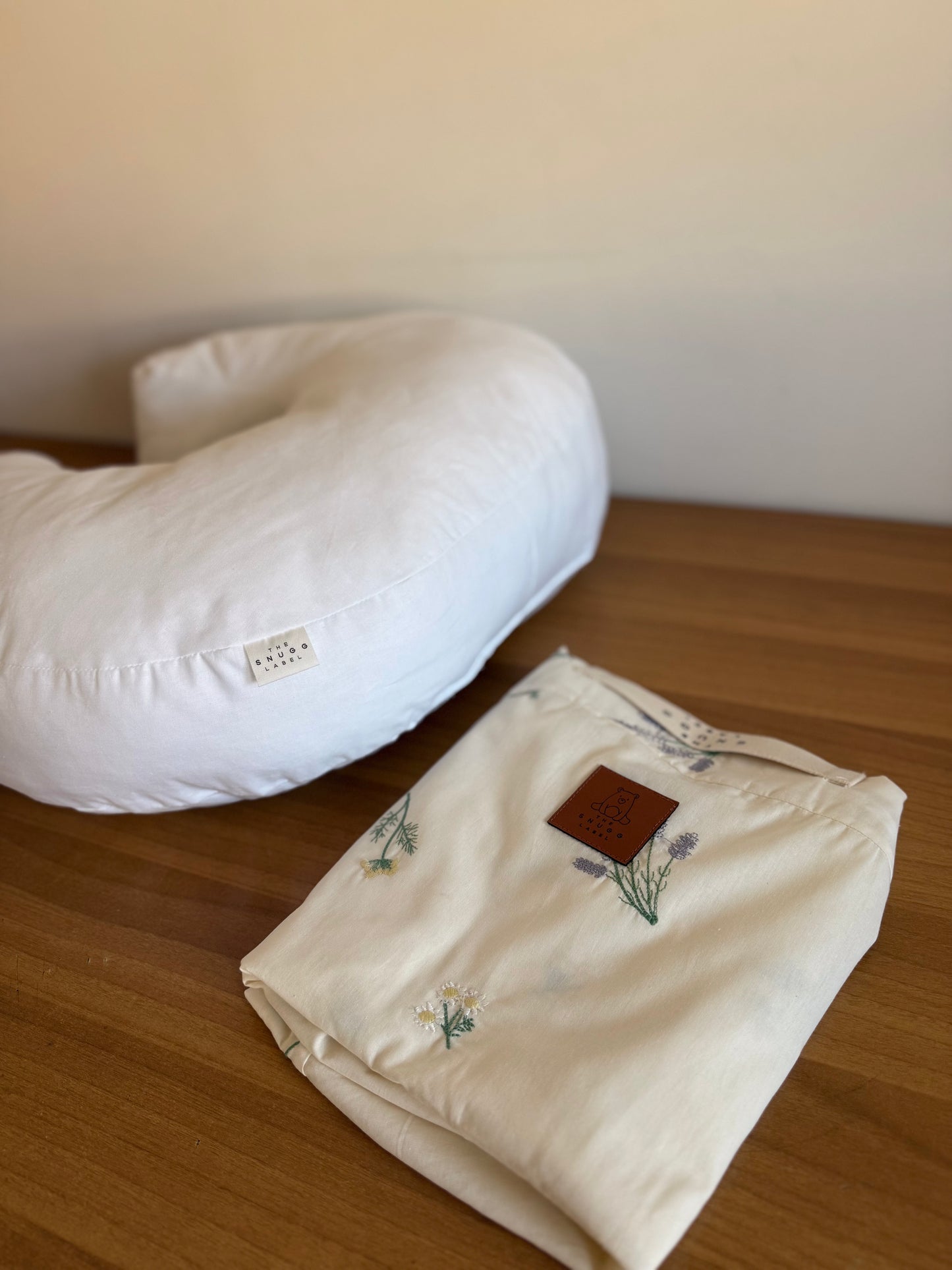 Blazina za dojenje z vezeno bombažno prevleko