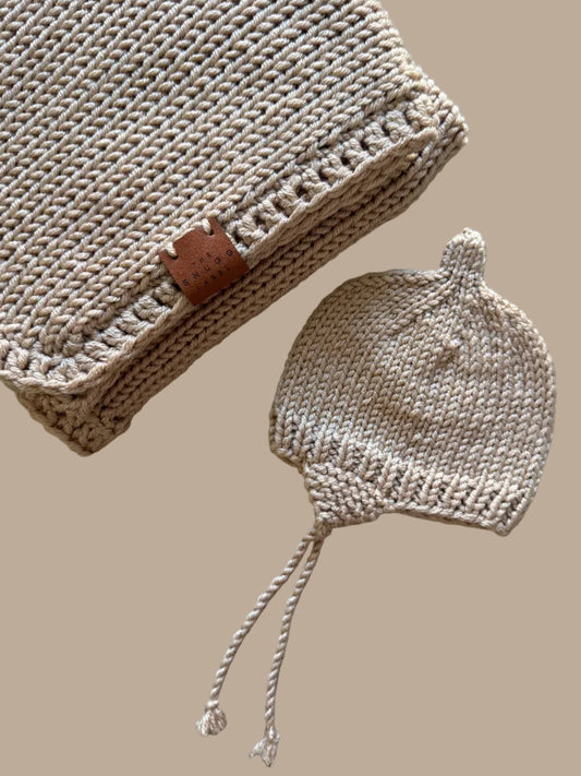 Ročno pleten komplet - bež odejica in kapica