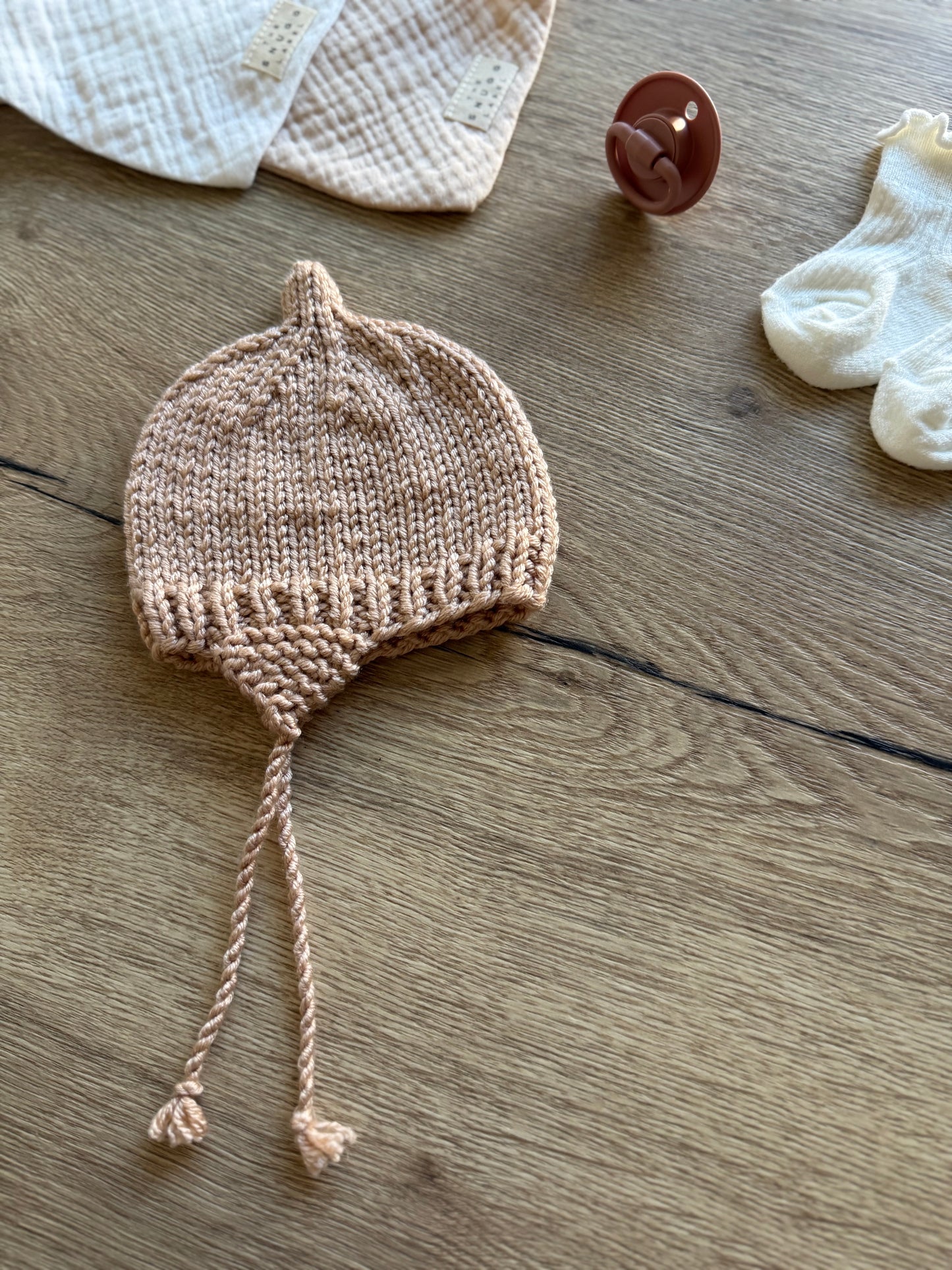 Ročno pleten komplet - bež odejica in kapica