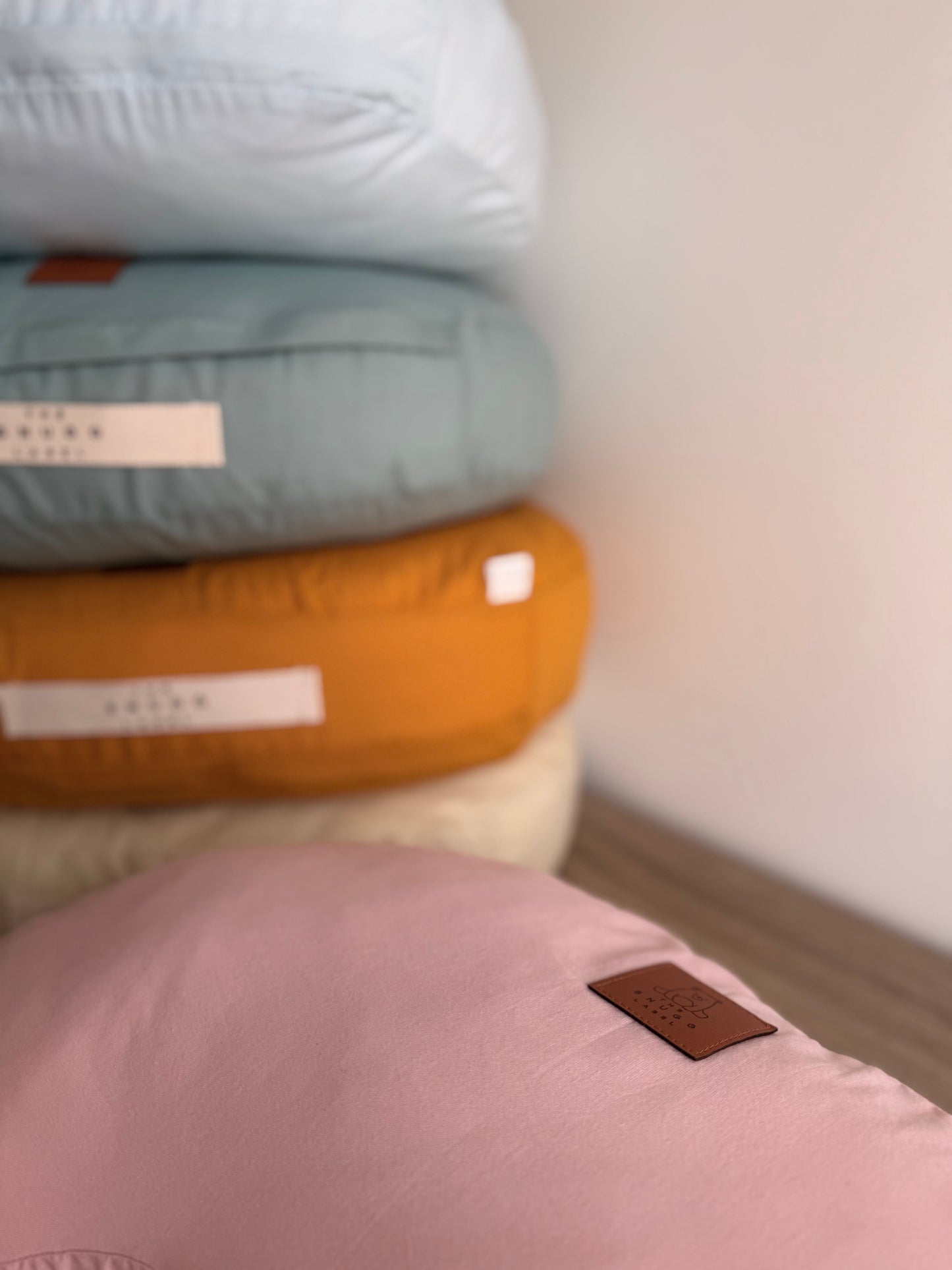 Blazina za dojenje z roza bombažno prevleko