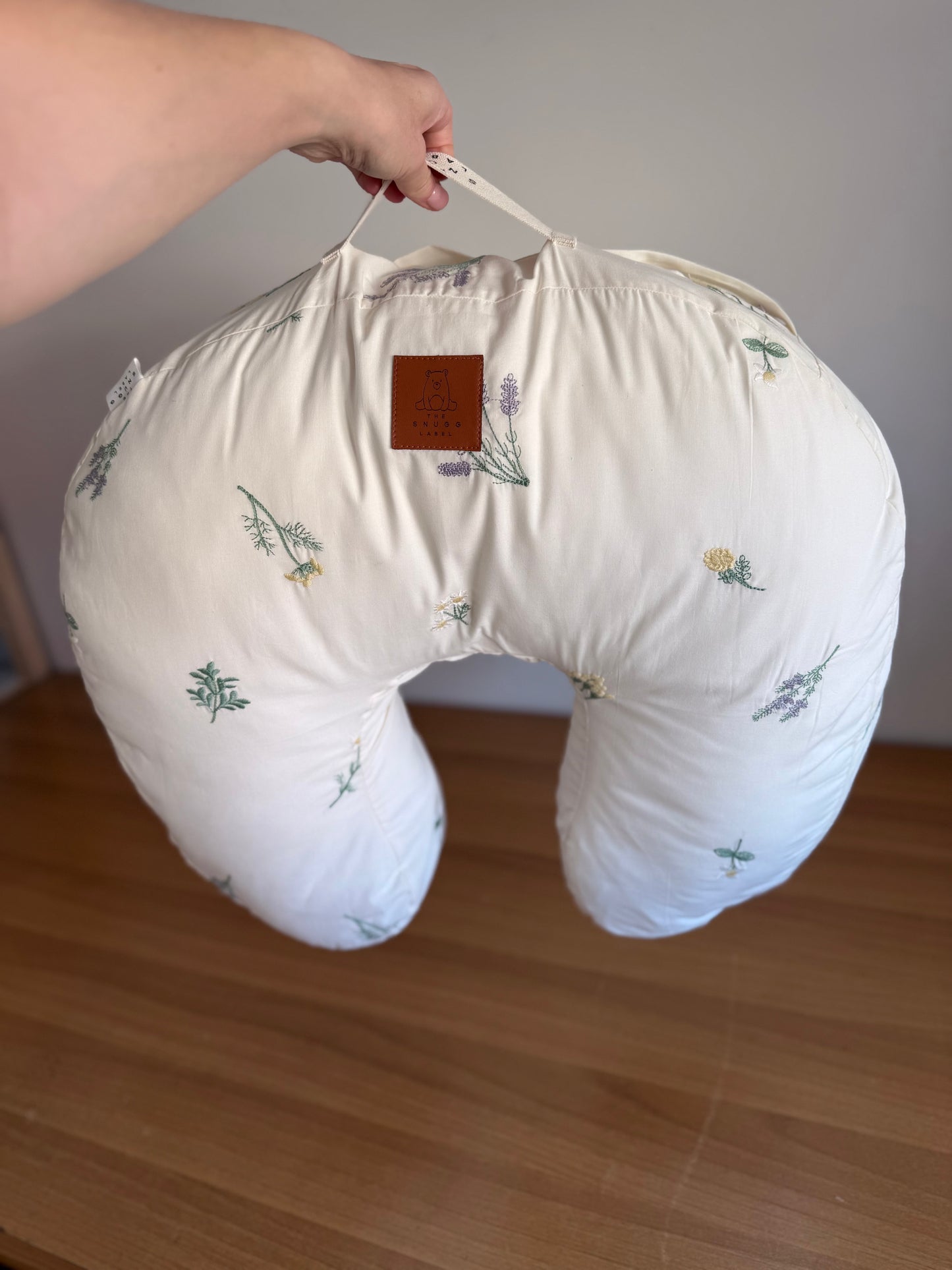 Blazina za dojenje z vezeno bombažno prevleko